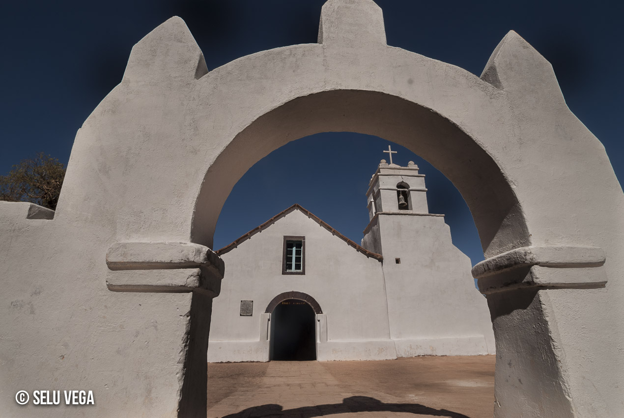 Iglesía de San Pedro de Atacama Fotografía arquitectónica en el norte de Chile